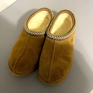 Size 5Y Ugg Tasman (GUC)